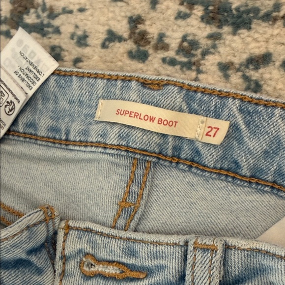 Levi's Light Wash Women's Low Rise Boot Cut Jeans - Picture 3 of 4